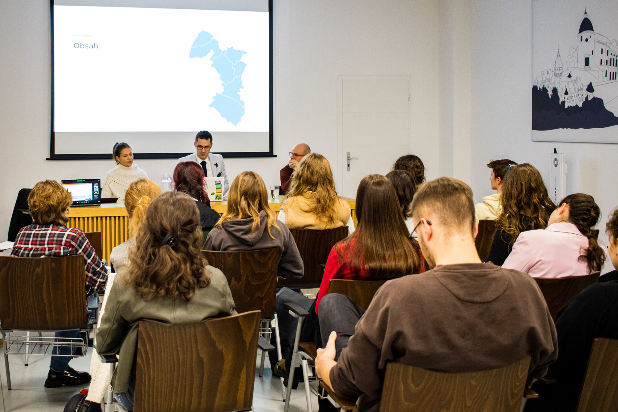 Úvodné stretnutie projektu s verejným sektorom na ktorom naši študenti vypracovávali zadanie od Trnavského samosprávneho kraju.